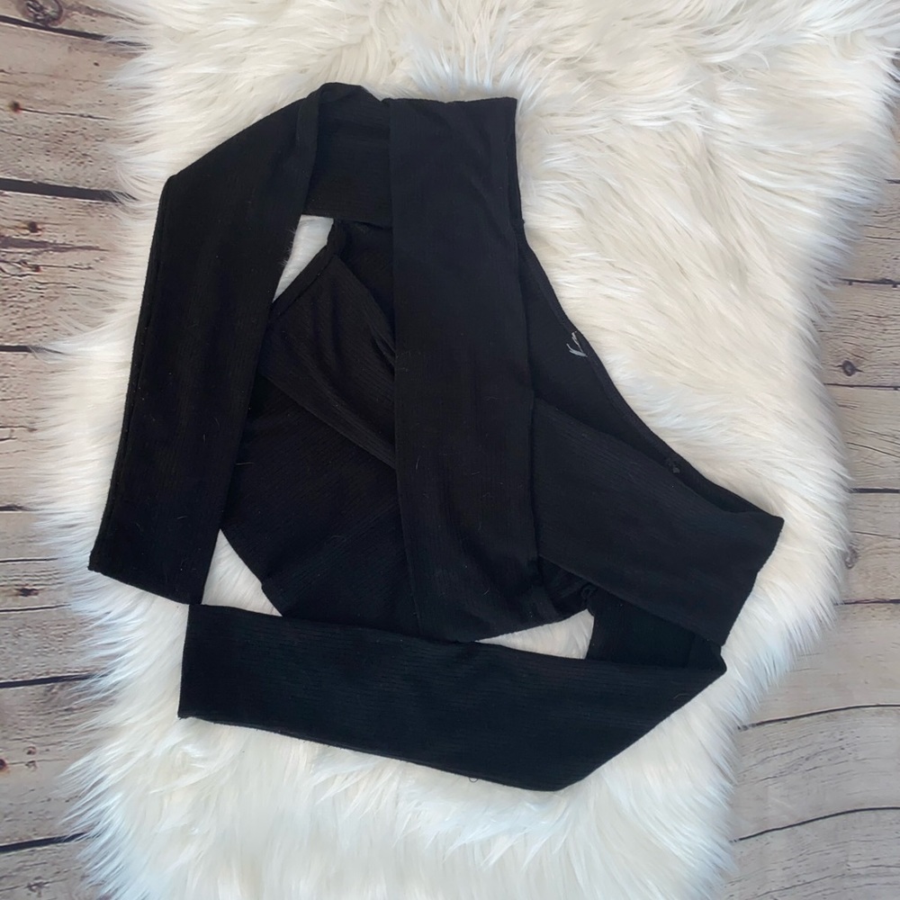 Black Windsor off the shoulder crop top